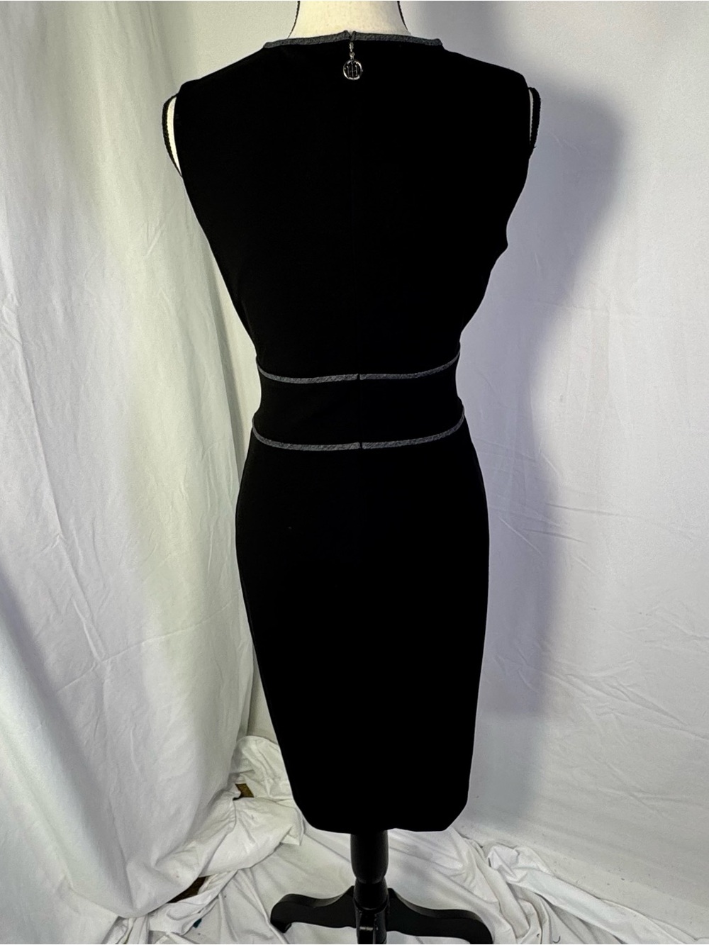 Tommy Hilfiger Black Sheath Dress Size 6 Sleeveless Career Chic Midi - Picture 2 of 5